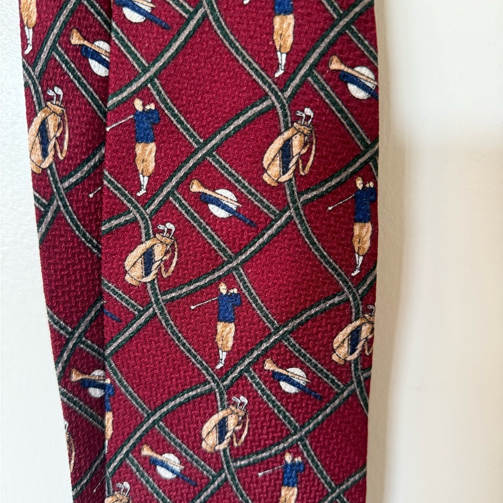 100% Silk Burgundy Golf Motif Neck Tie - Picture 2 of 6